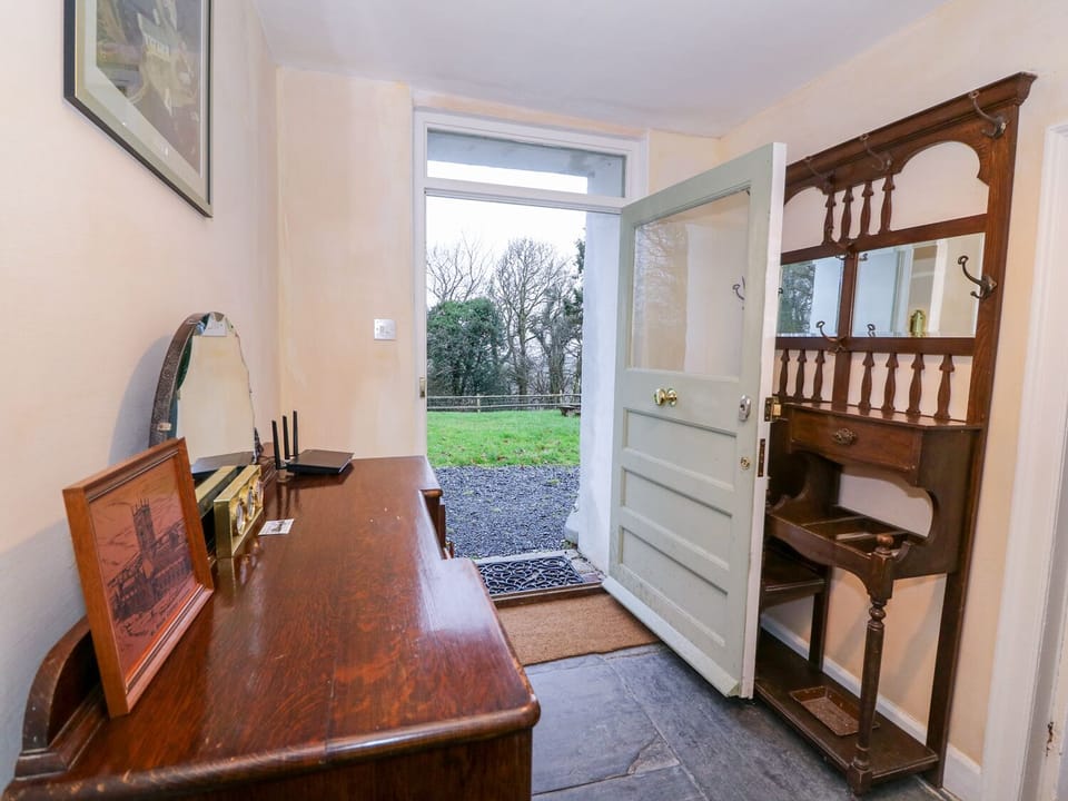 Cottage | Interior