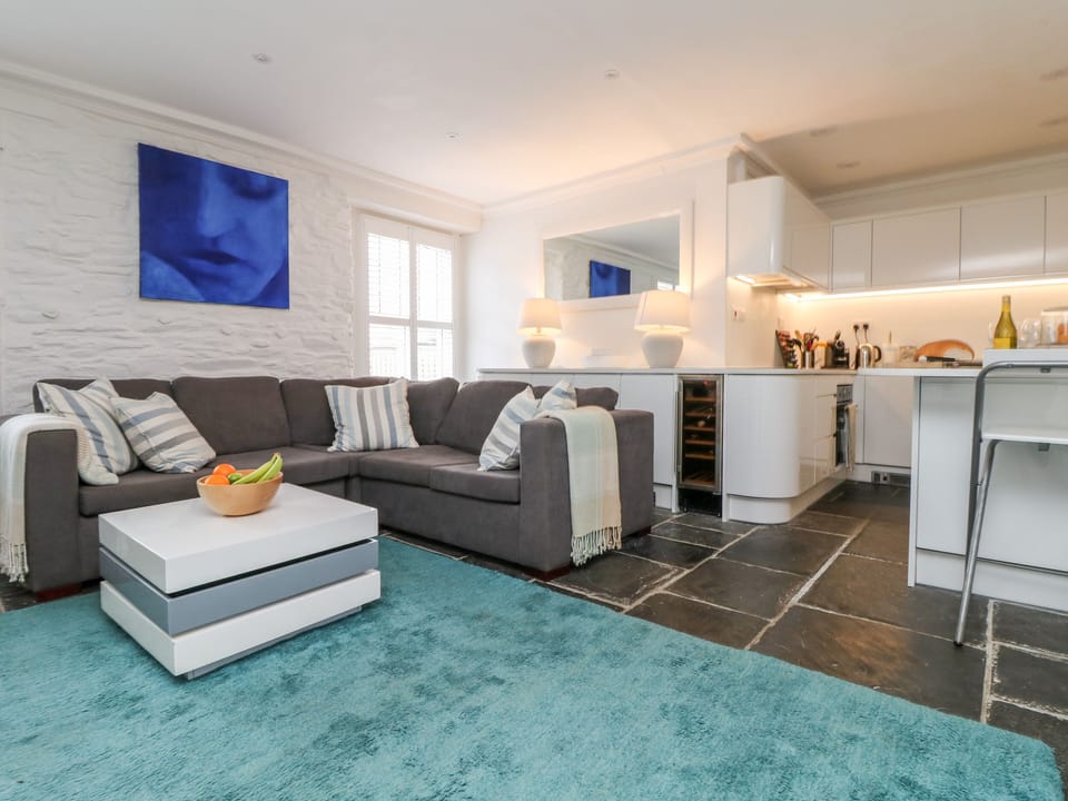 Cottage | Living area | TV