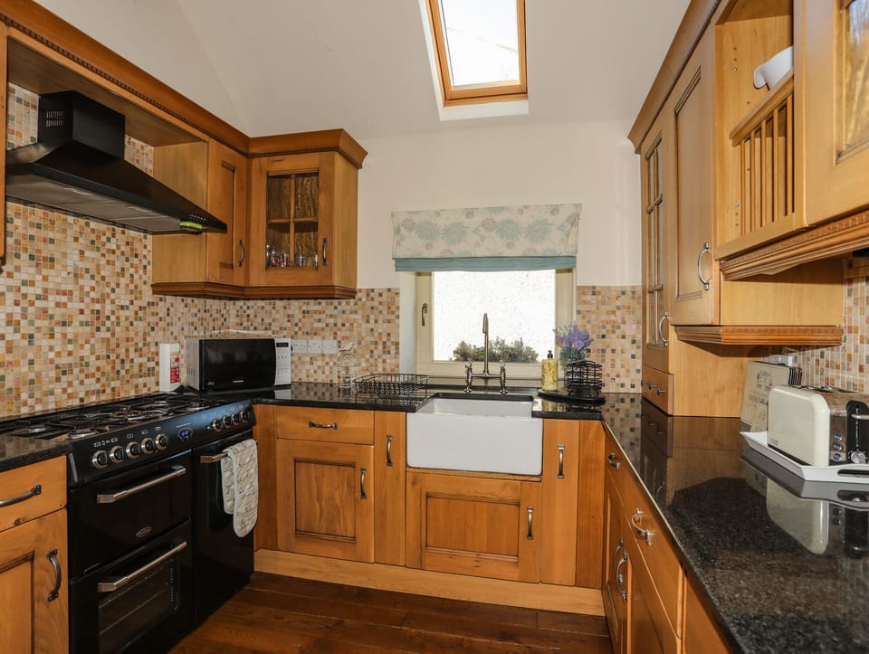 Cottage | Private kitchen | Stovetop, dishwasher, highchair, cookware/dishes/utensils
