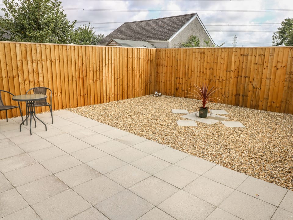 Cottage | Property grounds