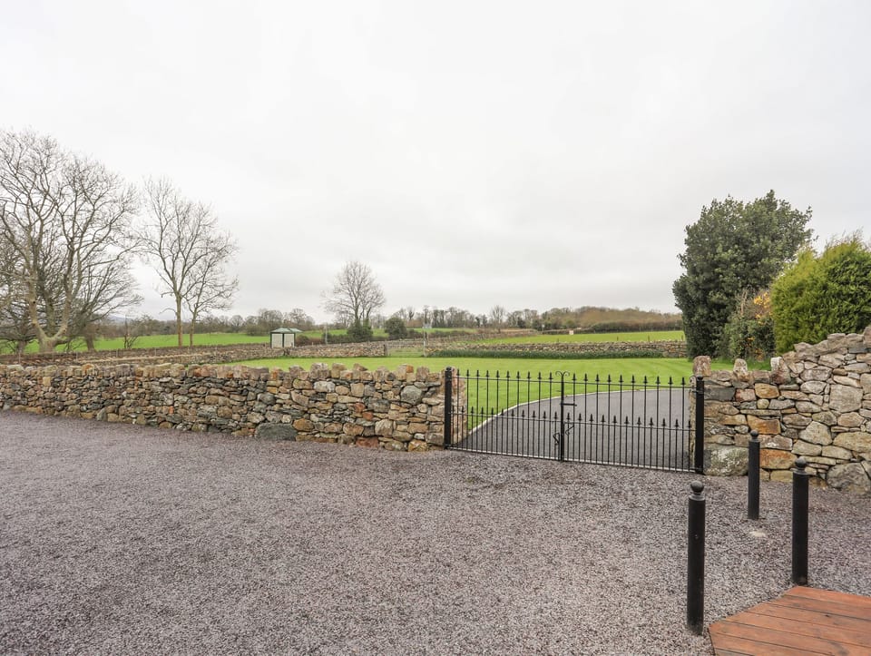 Cottage | Property grounds