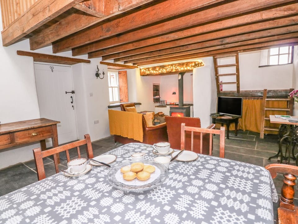 Cottage | Interior