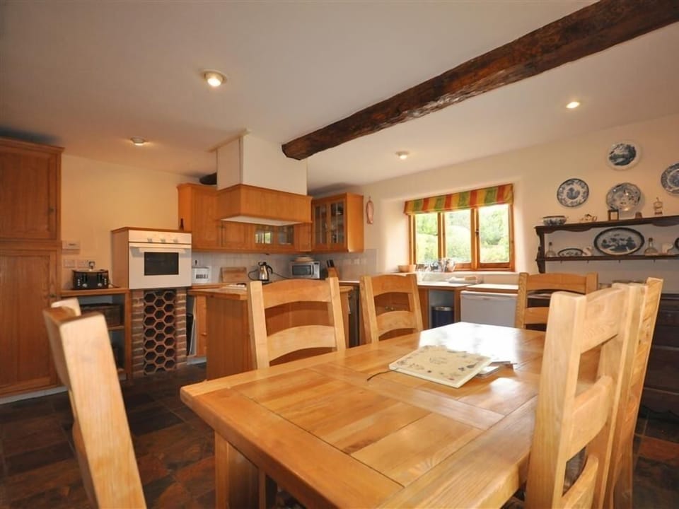 Cottage | Private kitchen | Stovetop, dishwasher, cookware/dishes/utensils