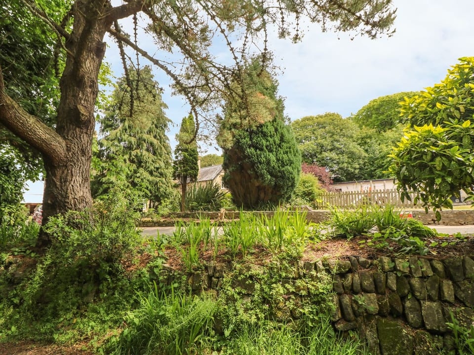 Cottage | Property grounds