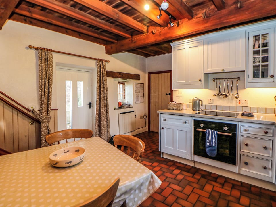 Cottage | Private kitchen | Fridge, microwave, dishwasher, cookware/dishes/utensils