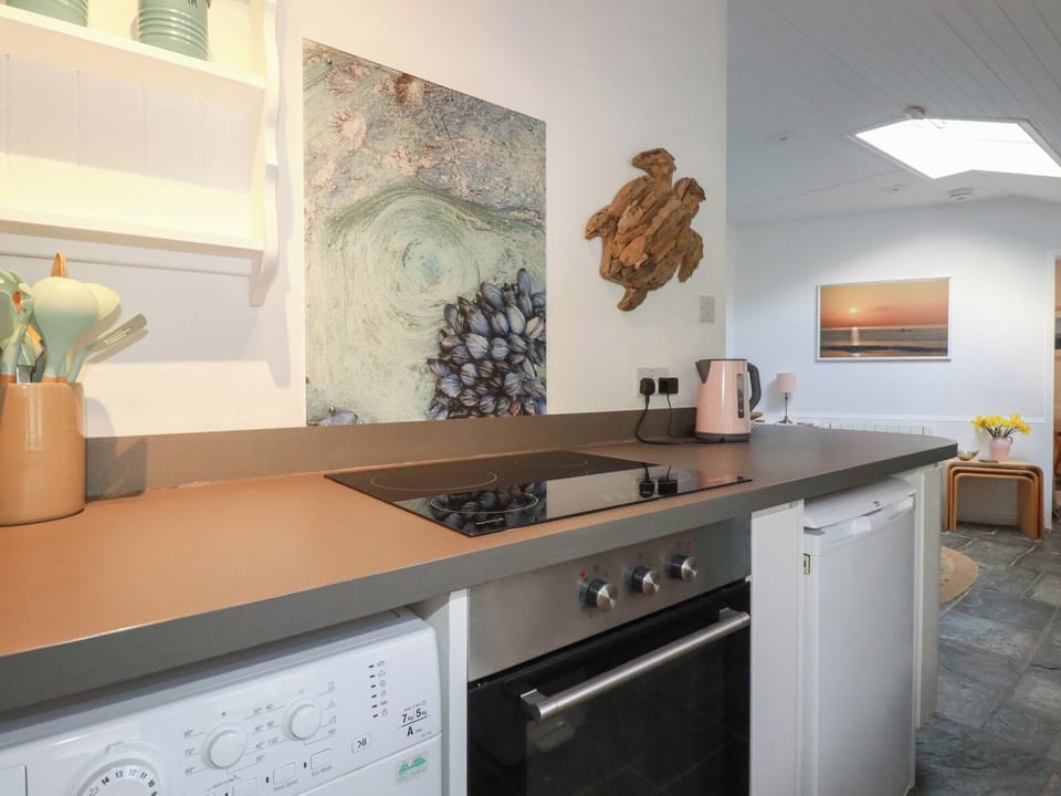 Cottage | Private kitchen | Cookware/dishes/utensils