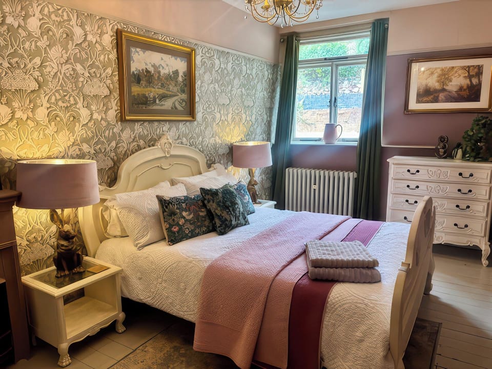 Liberty House Cottage in East Staffordshire District