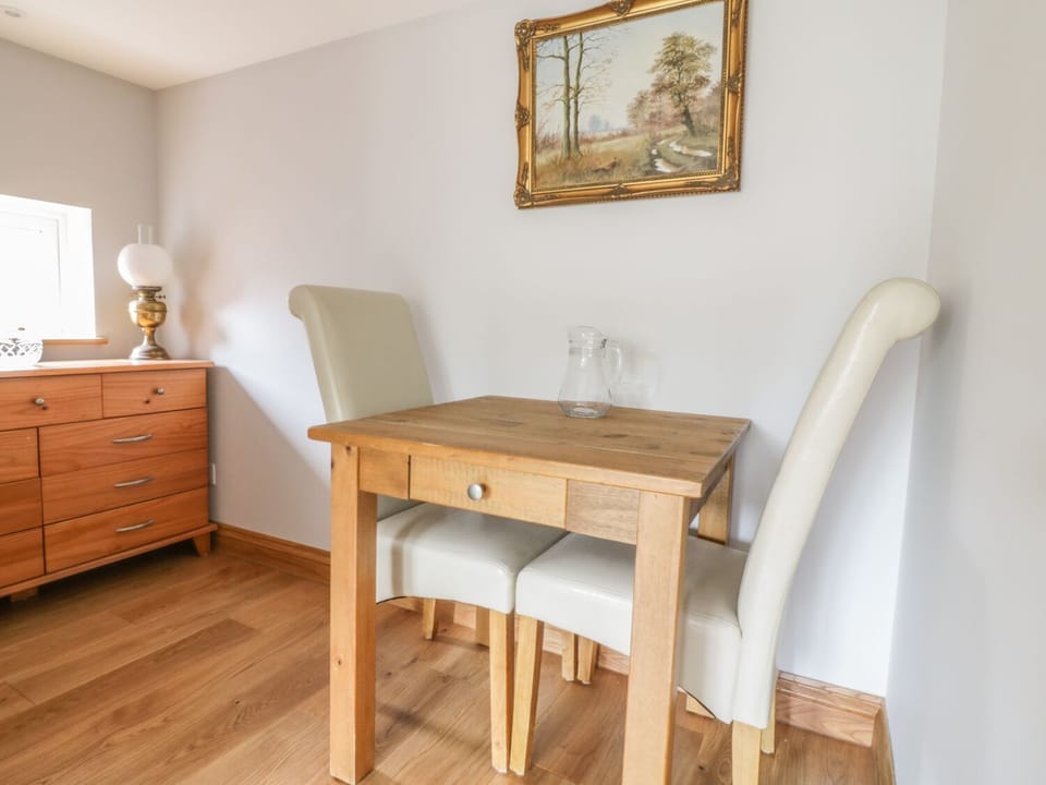 Cottage | Private kitchen | Fridge, stovetop, cookware/dishes/utensils
