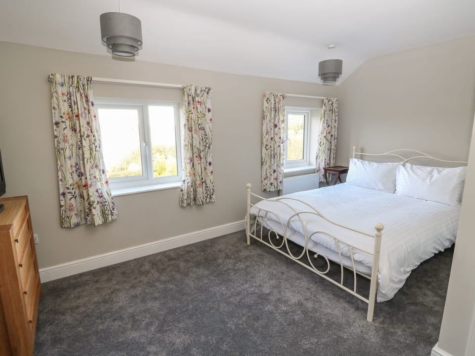27 Whitegates House in Broadland District