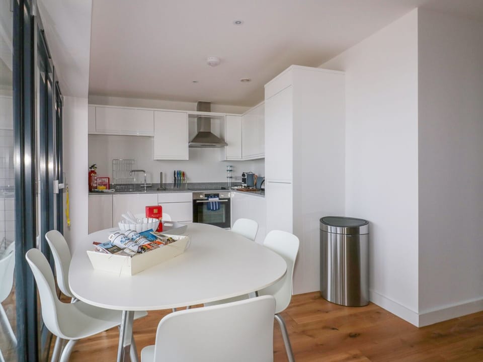 Cottage | Private kitchen | Fridge, dishwasher, electric kettle, toaster