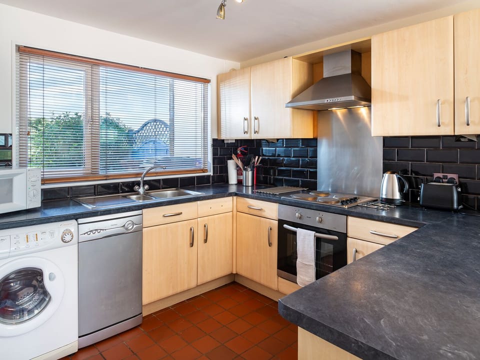 Cottage | Private kitchen | Dishwasher, highchair, cookware/dishes/utensils