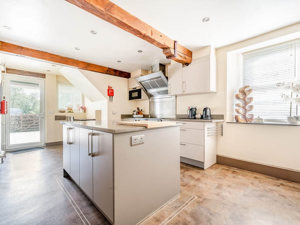 Cottage | Private kitchen | Fridge, microwave, stovetop, dishwasher