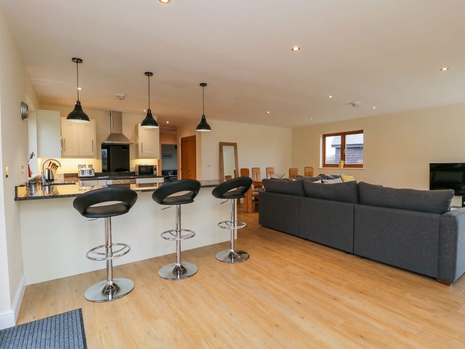 Cottage | Private kitchen | Microwave, stovetop, dishwasher, cookware/dishes/utensils