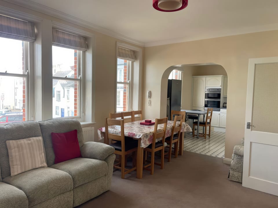 Cottage | Dining