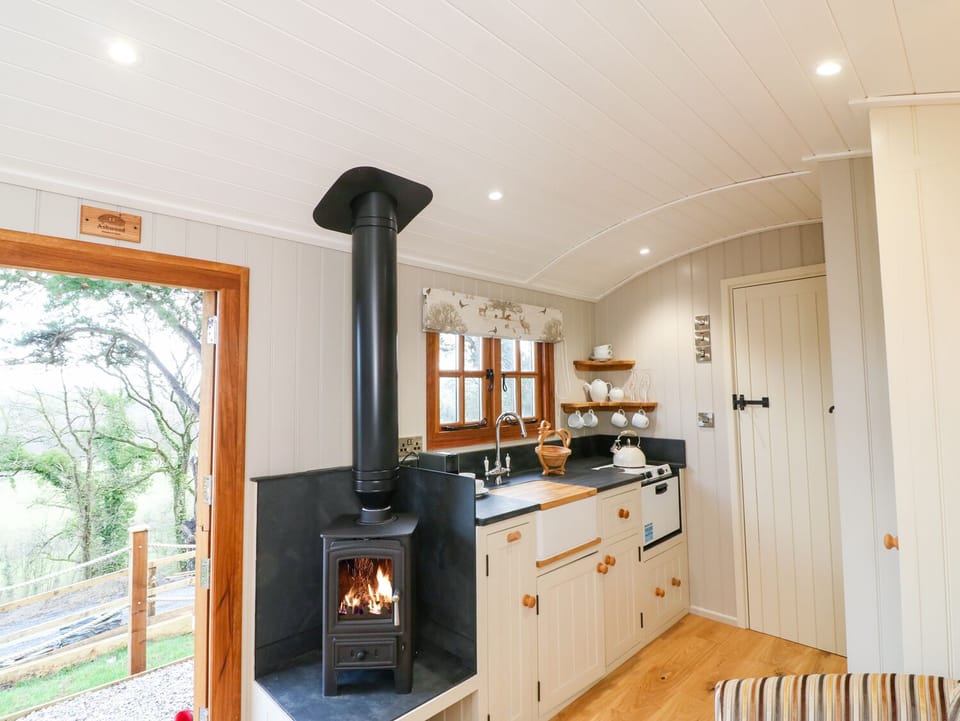 Cottage | Private kitchen | Cookware/dishes/utensils