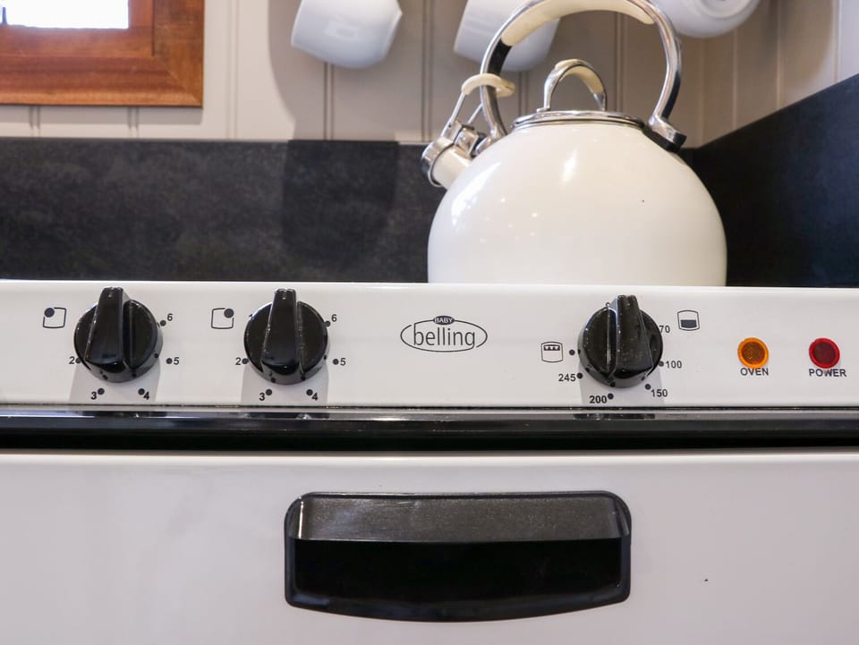 Cottage | Private kitchen | Cookware/dishes/utensils