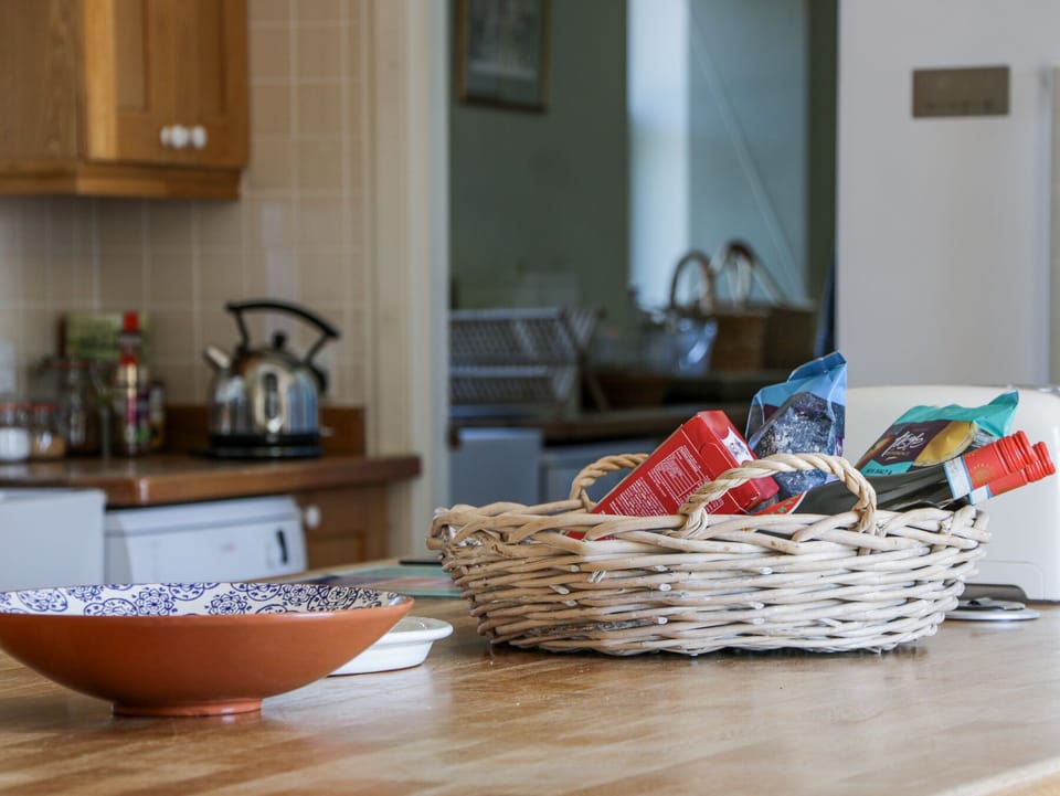 Cottage | Private kitchen | Fridge, stovetop, dishwasher, electric kettle