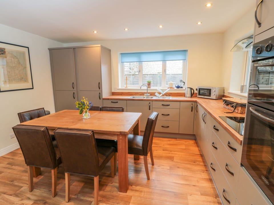 Cottage | Private kitchen | Fridge, microwave, dishwasher, electric kettle