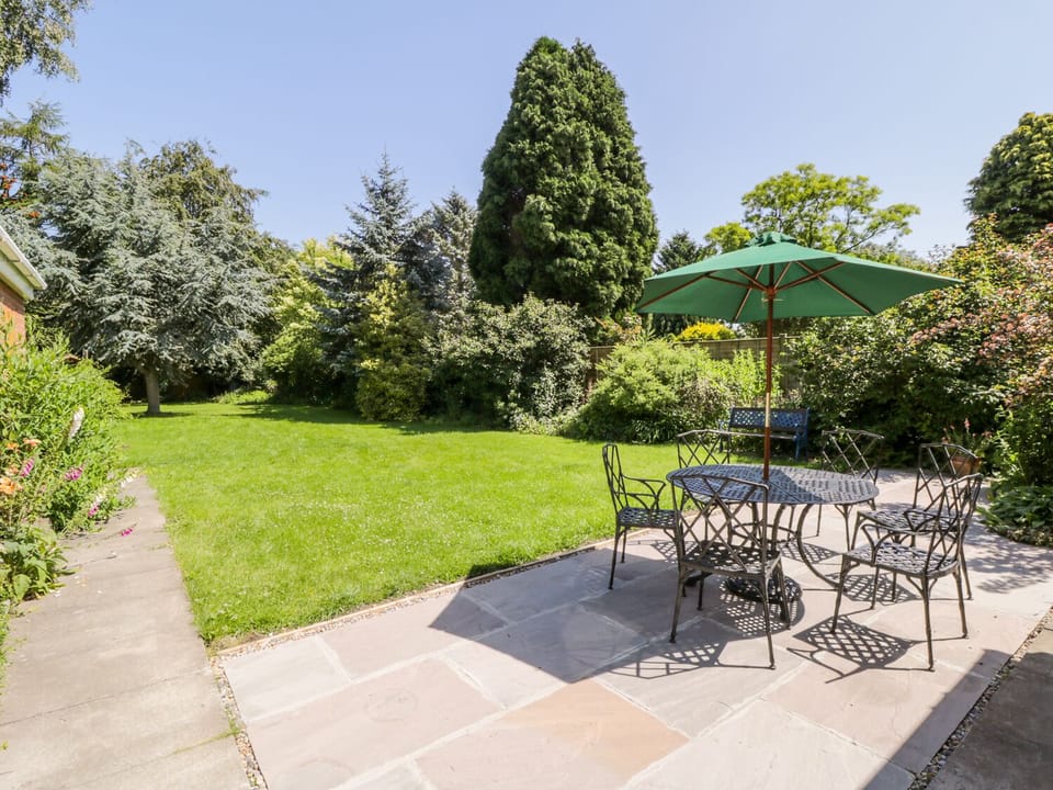 Cottage | Property grounds