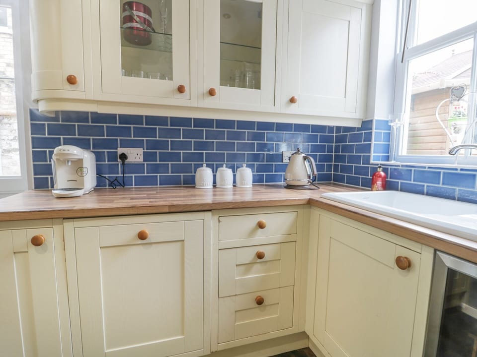 Cottage | Private kitchen | Stovetop, dishwasher, highchair, cookware/dishes/utensils