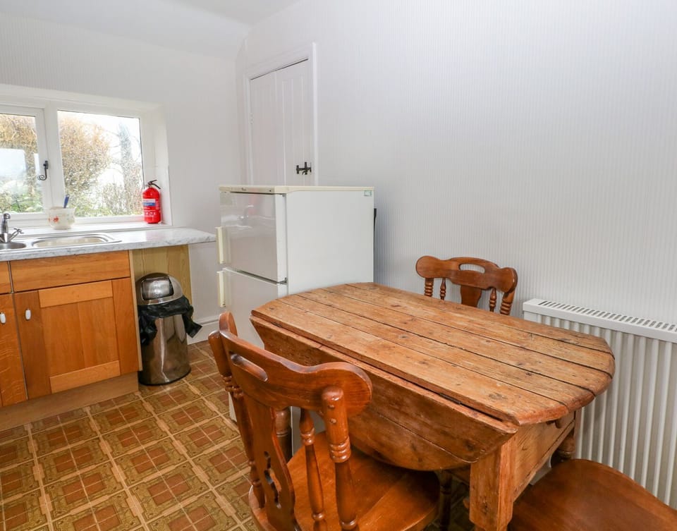 Cottage | Dining