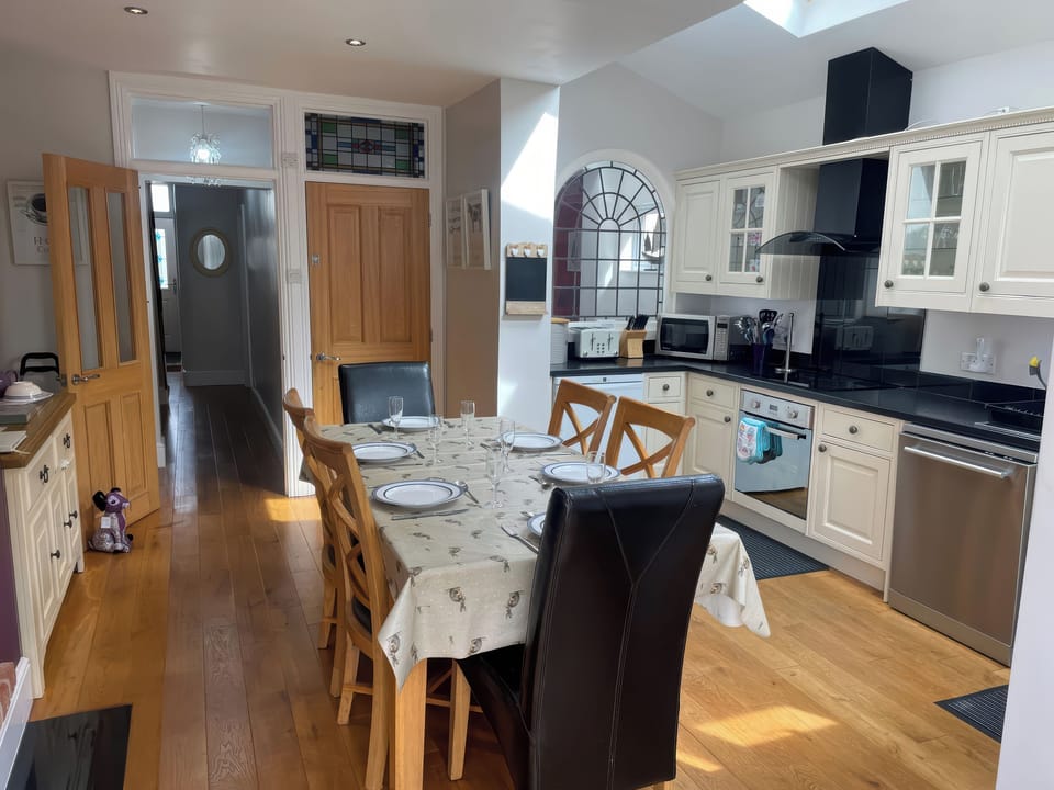 Cottage | Dining