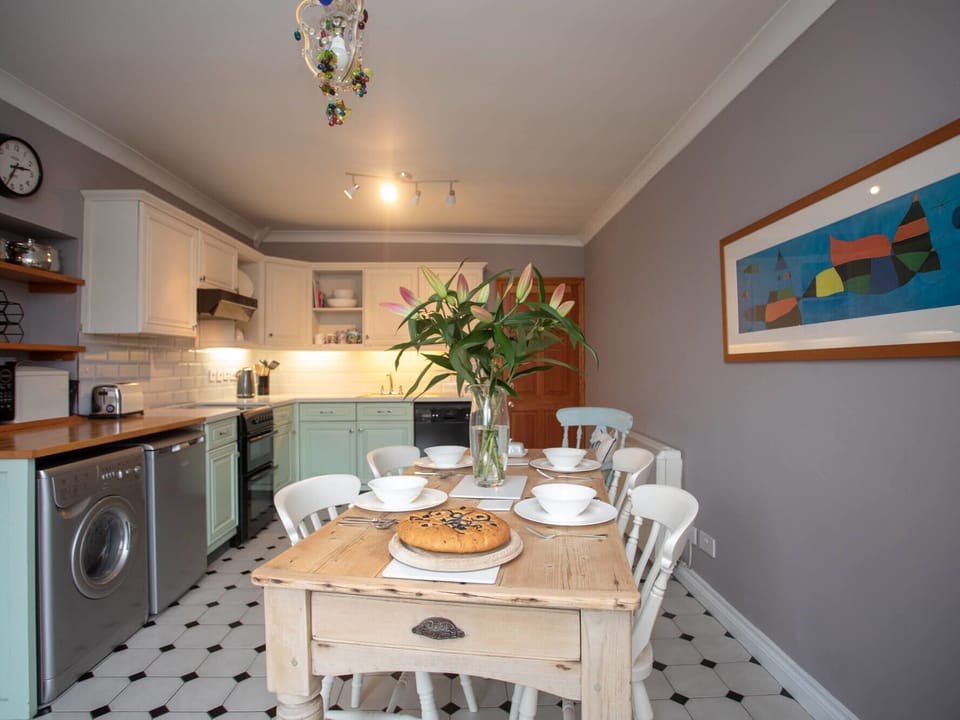 Cottage | Private kitchen | Fridge, microwave, oven, stovetop