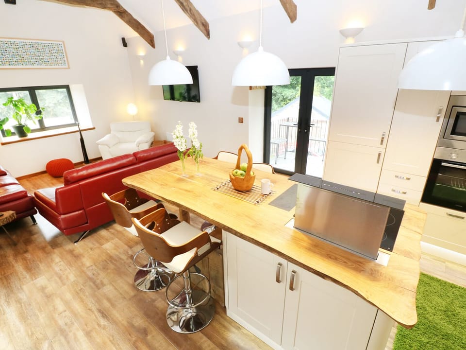 Cottage | Private kitchen | Microwave, stovetop, dishwasher, cookware/dishes/utensils