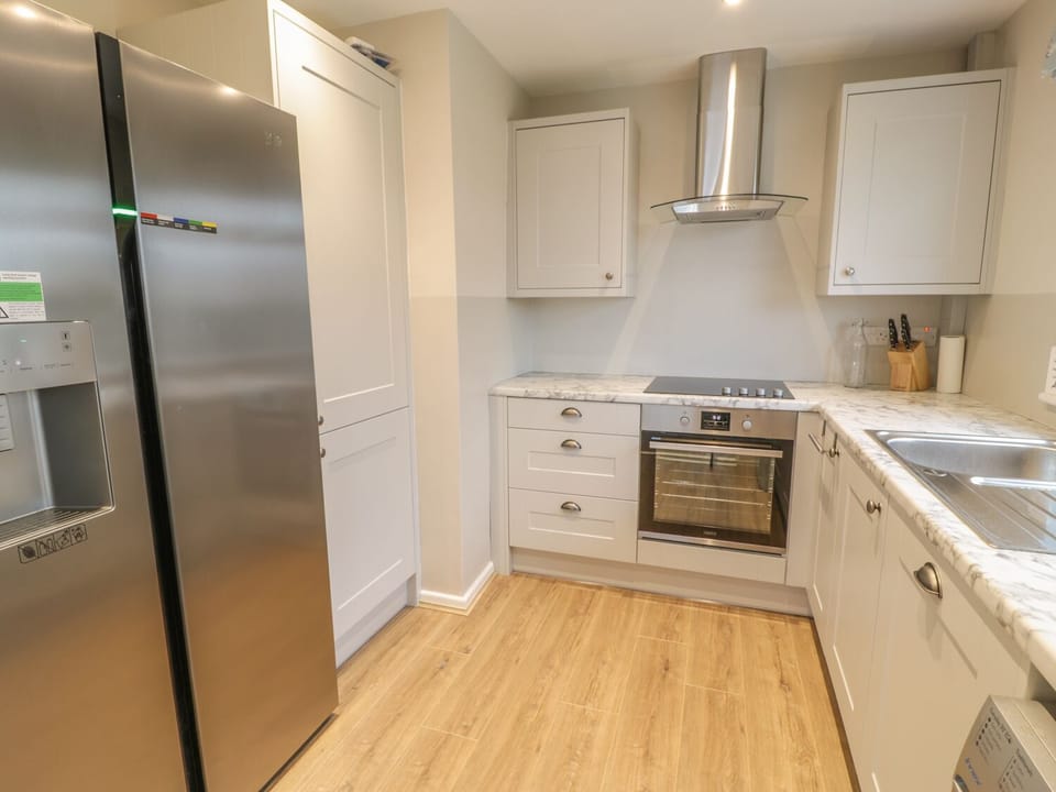 Cottage | Private kitchen | Microwave, stovetop, dishwasher, highchair