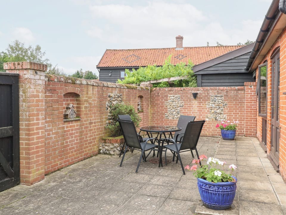 Cottage | Outdoor dining