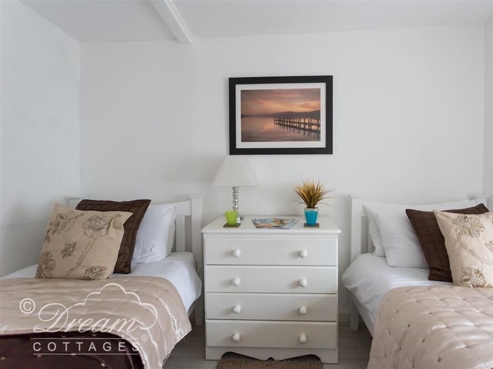 Cottage | 3 bedrooms, individually decorated, individually furnished, free WiFi