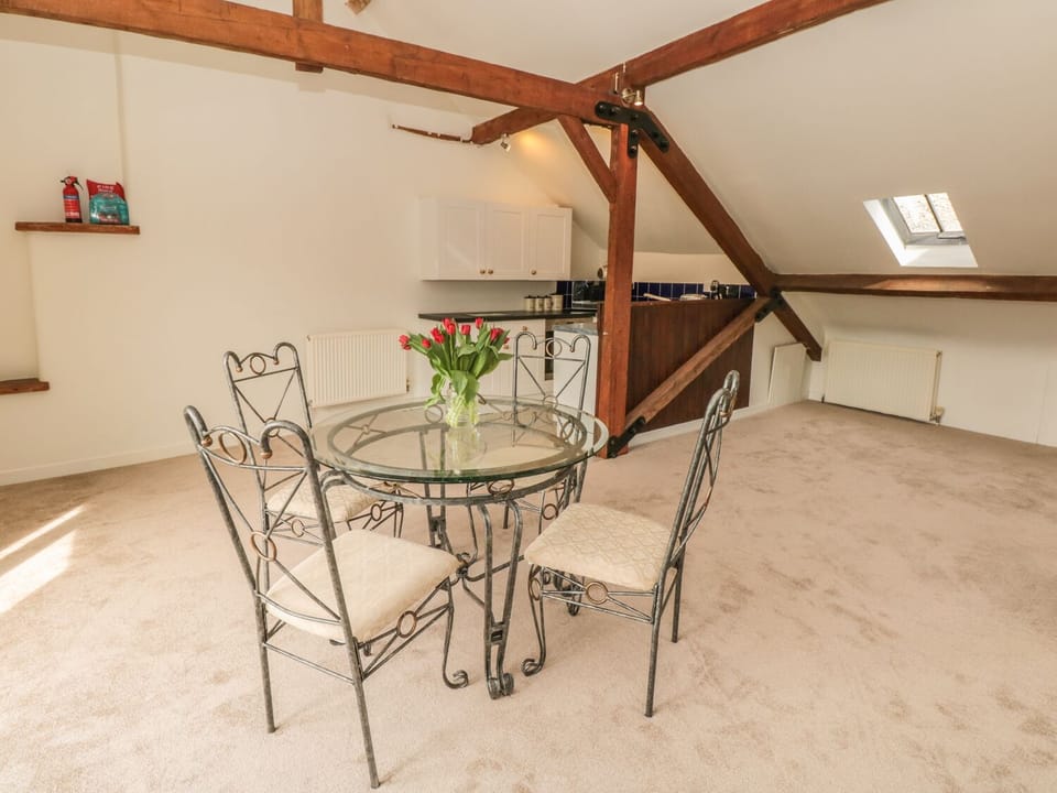 Cottage | Dining