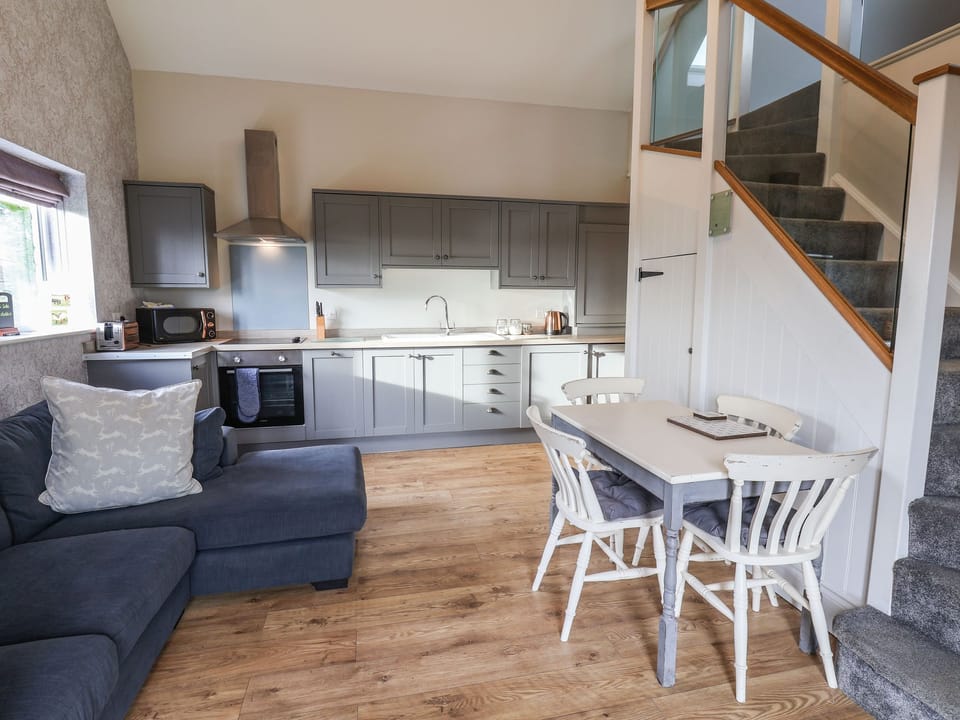 Cottage | Private kitchen | Fridge, microwave, stovetop, dishwasher