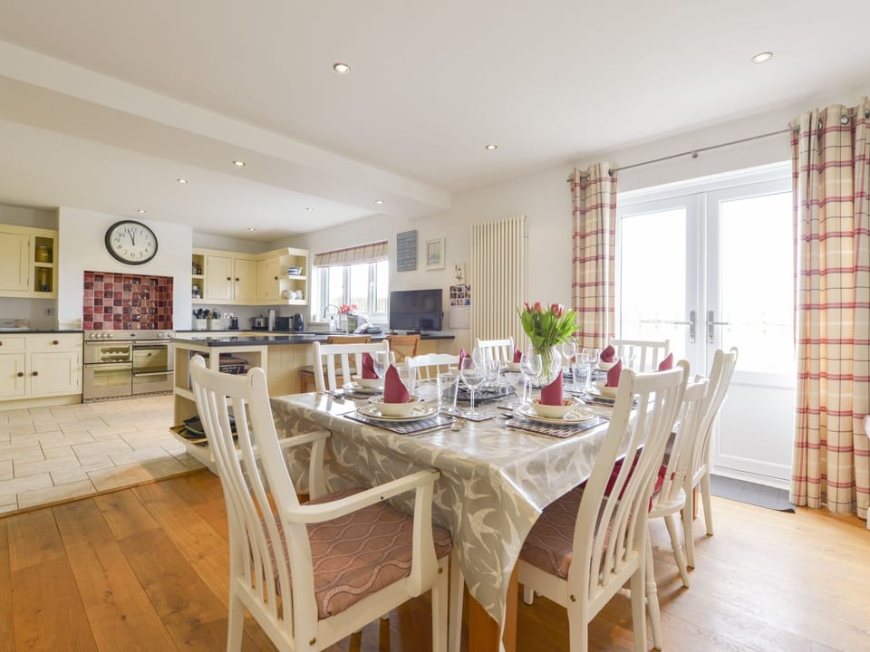 Cottage | Dining