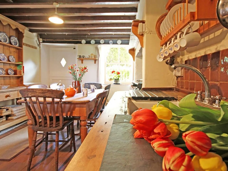 Cottage | Dining