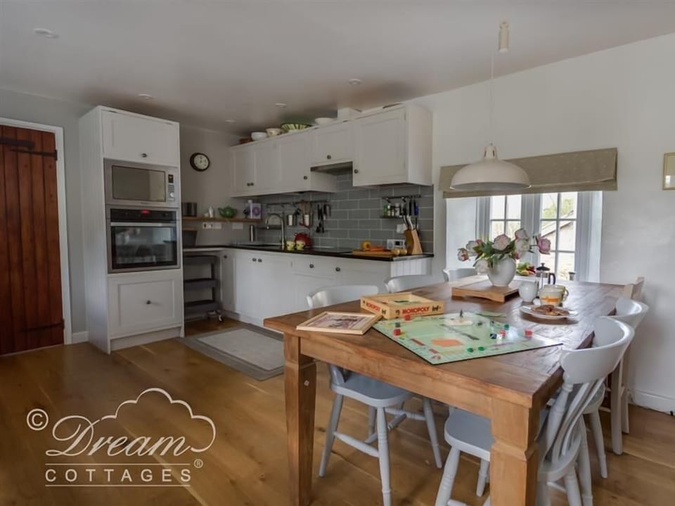 Cottage | Interior