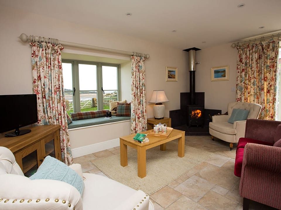 Cottage | Living room | TV