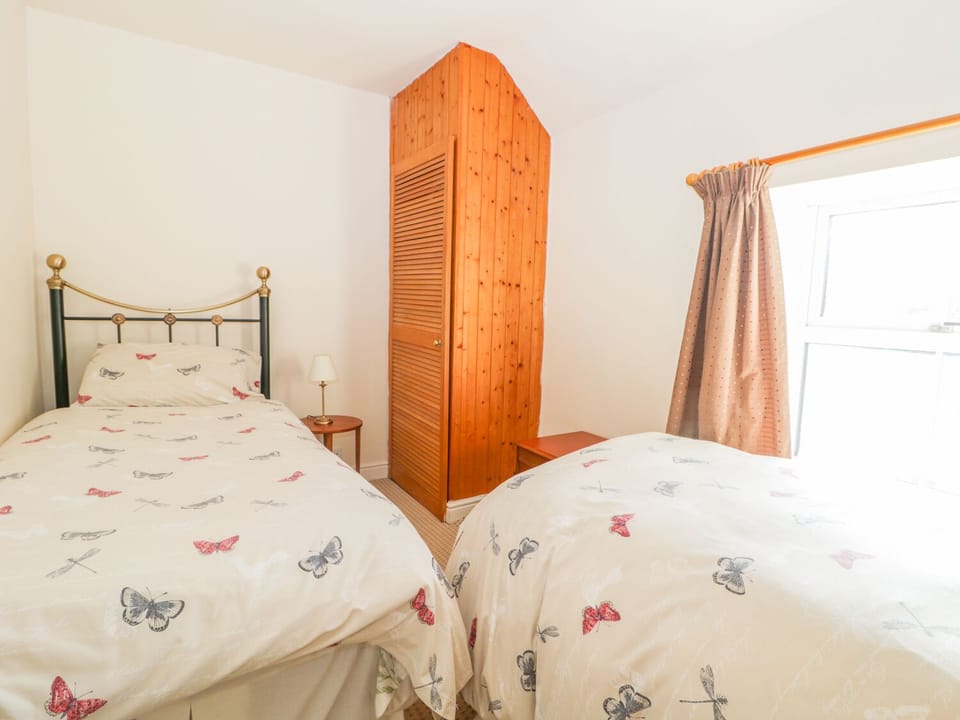 Cottage | 2 bedrooms, individually decorated, individually furnished, free WiFi