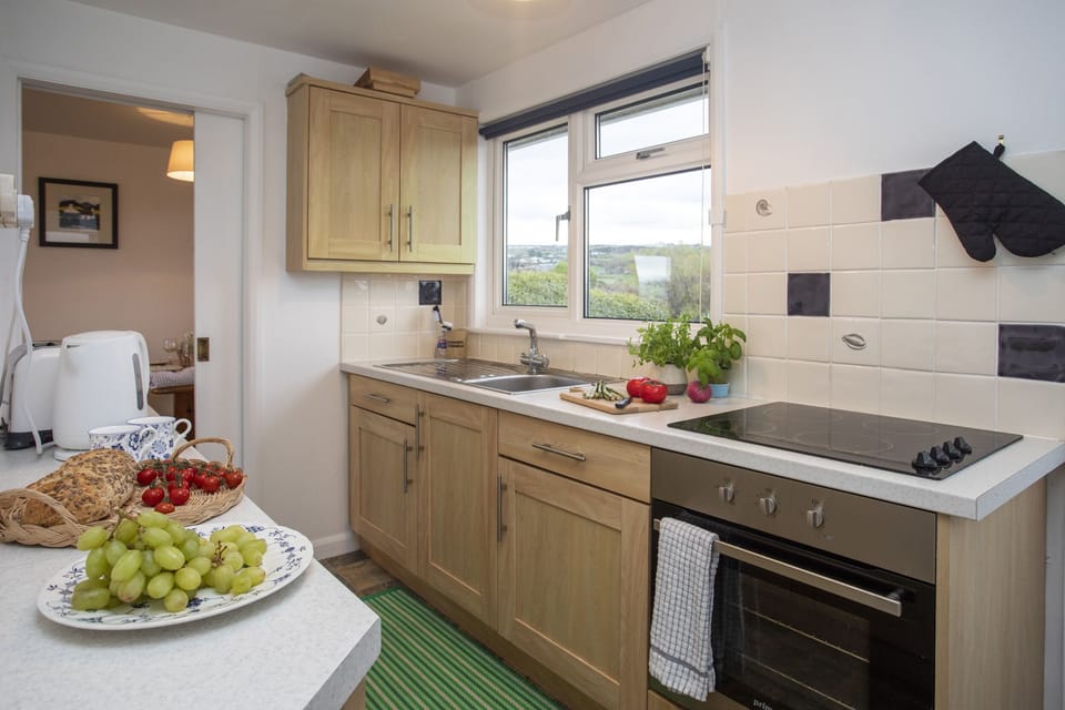 Cottage | Private kitchen | Cookware/dishes/utensils
