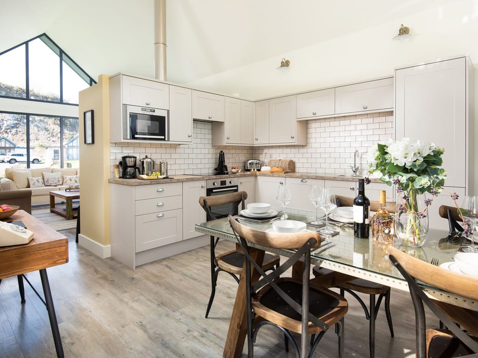 Cottage | Private kitchen | Dishwasher, electric kettle, toaster, highchair