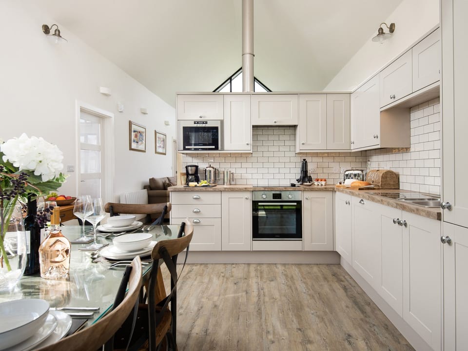 Cottage | Private kitchen | Dishwasher, electric kettle, toaster, highchair