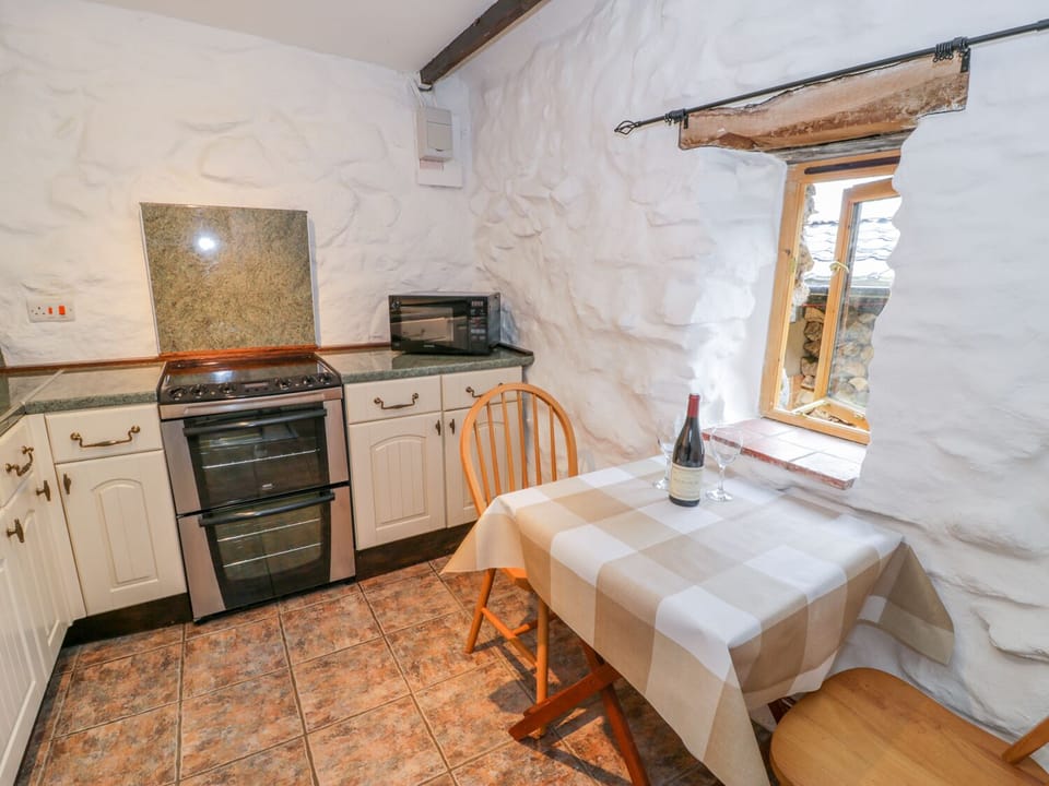 Cottage | Private kitchen | Cookware/dishes/utensils