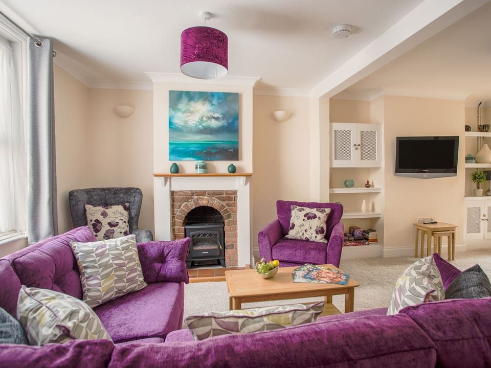 Cottage | Living area | TV