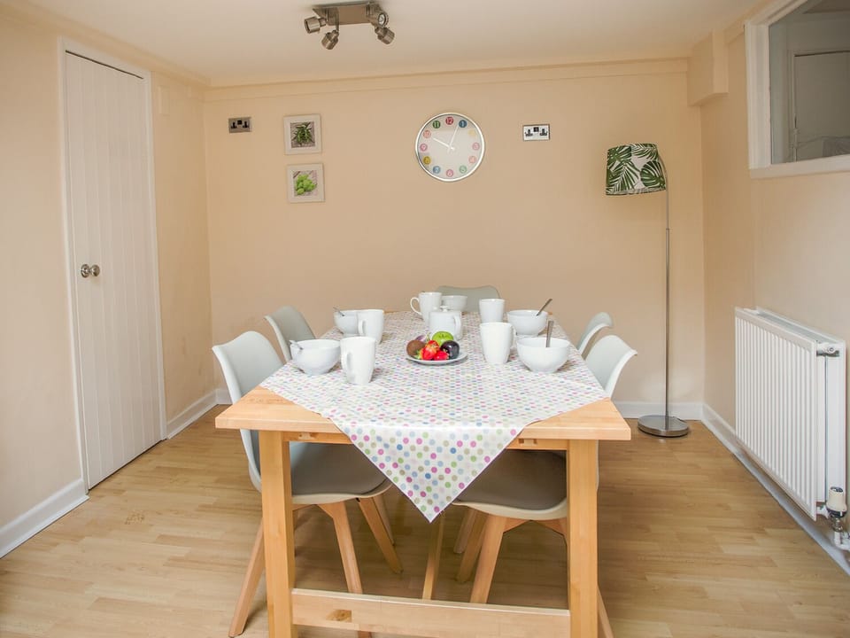 Cottage | Private kitchen | Microwave, stovetop, dishwasher, cookware/dishes/utensils