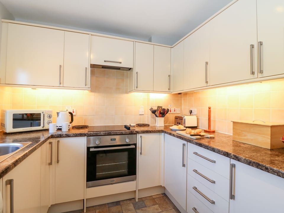 Dishwasher, cookware/dishes/utensils