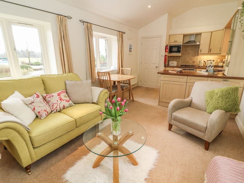 Cottage | Living area | TV