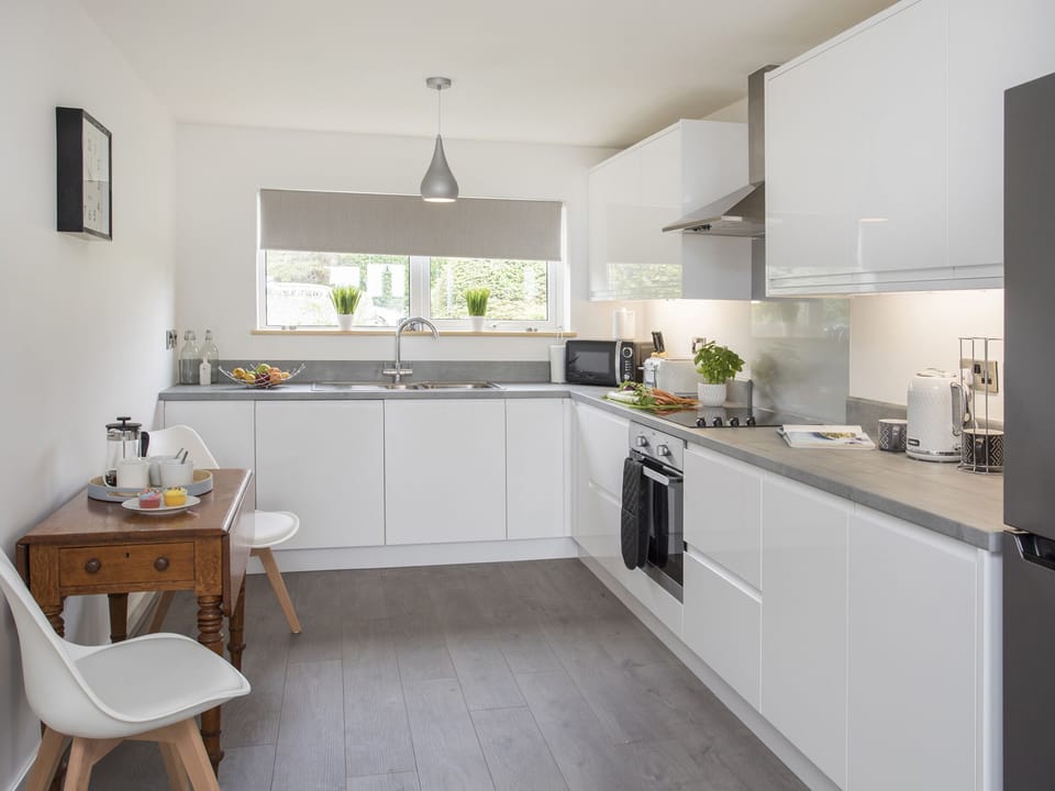 Cottage | Private kitchen | Fridge, dishwasher, highchair, cookware/dishes/utensils