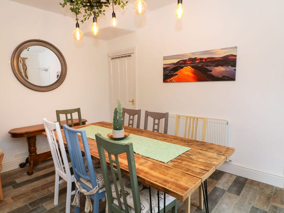 Cottage | Private kitchen | Microwave, stovetop, dishwasher, cookware/dishes/utensils