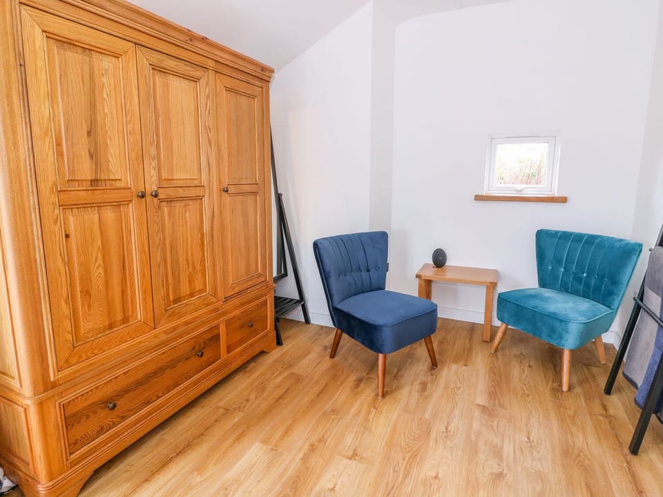 Cottage | 2 bedrooms, individually decorated, individually furnished, free WiFi