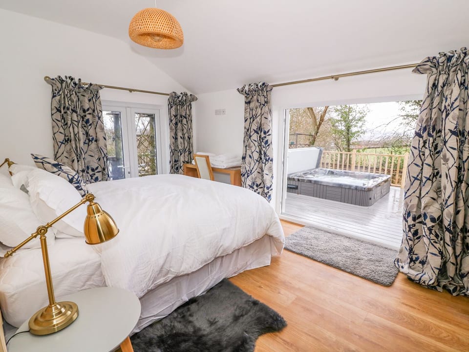 Cottage | 2 bedrooms, individually decorated, individually furnished, free WiFi